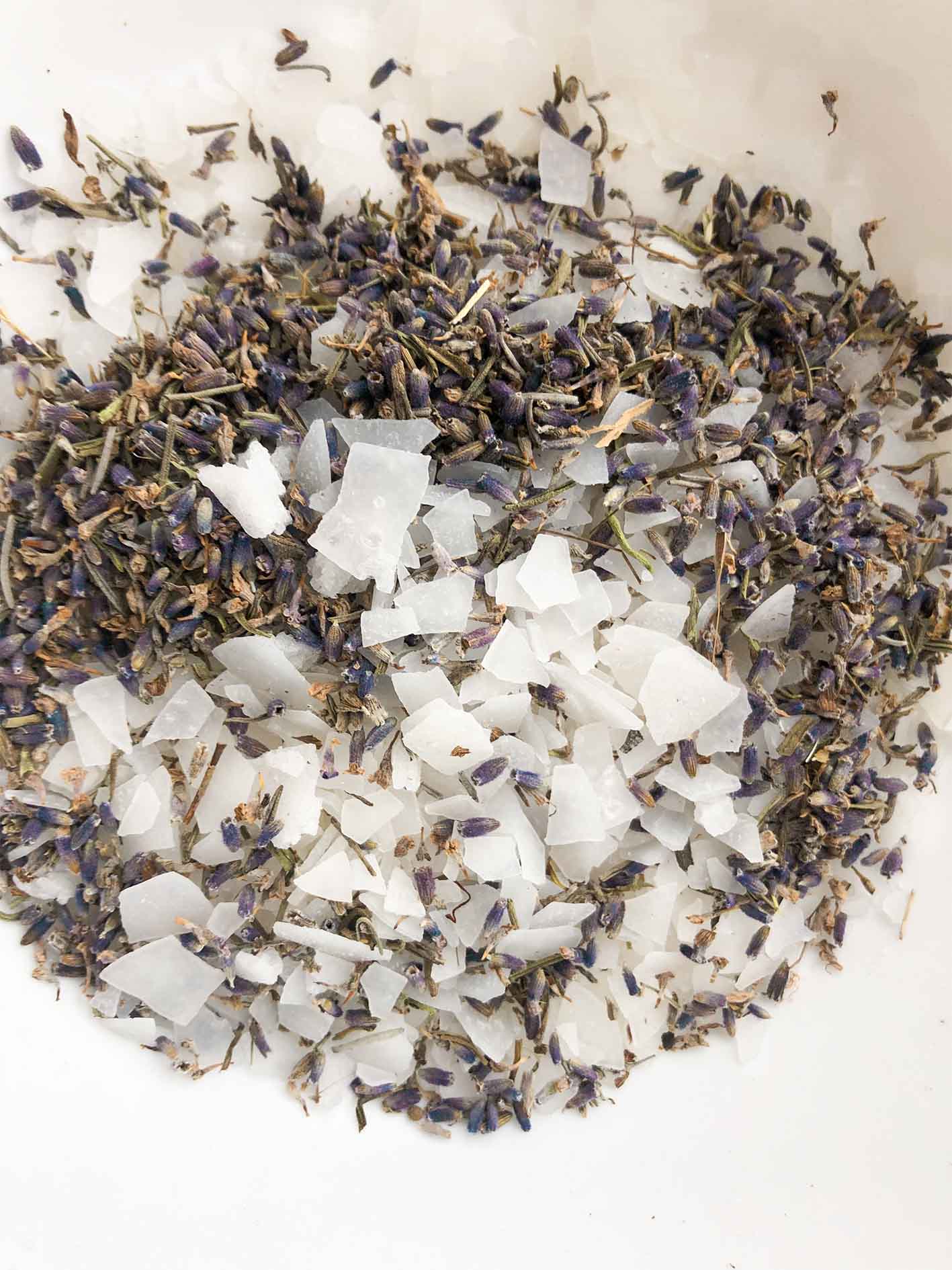 Magnesiumflak med tørket økologisk lavendelblomst og økologisk lavendel eterisk olje